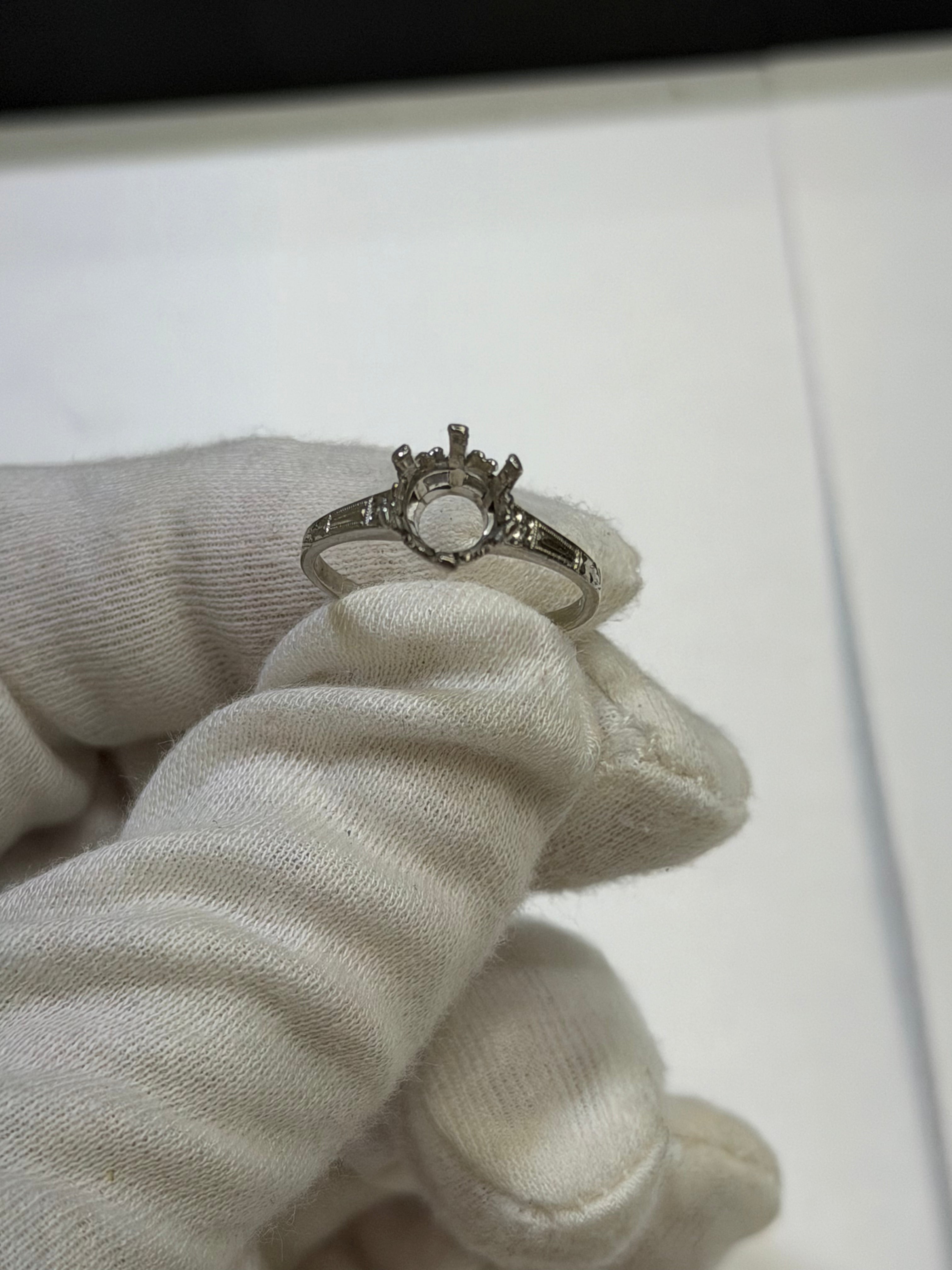 Vintage 1920s-1930s Art Deco Platinum Engagement Ring