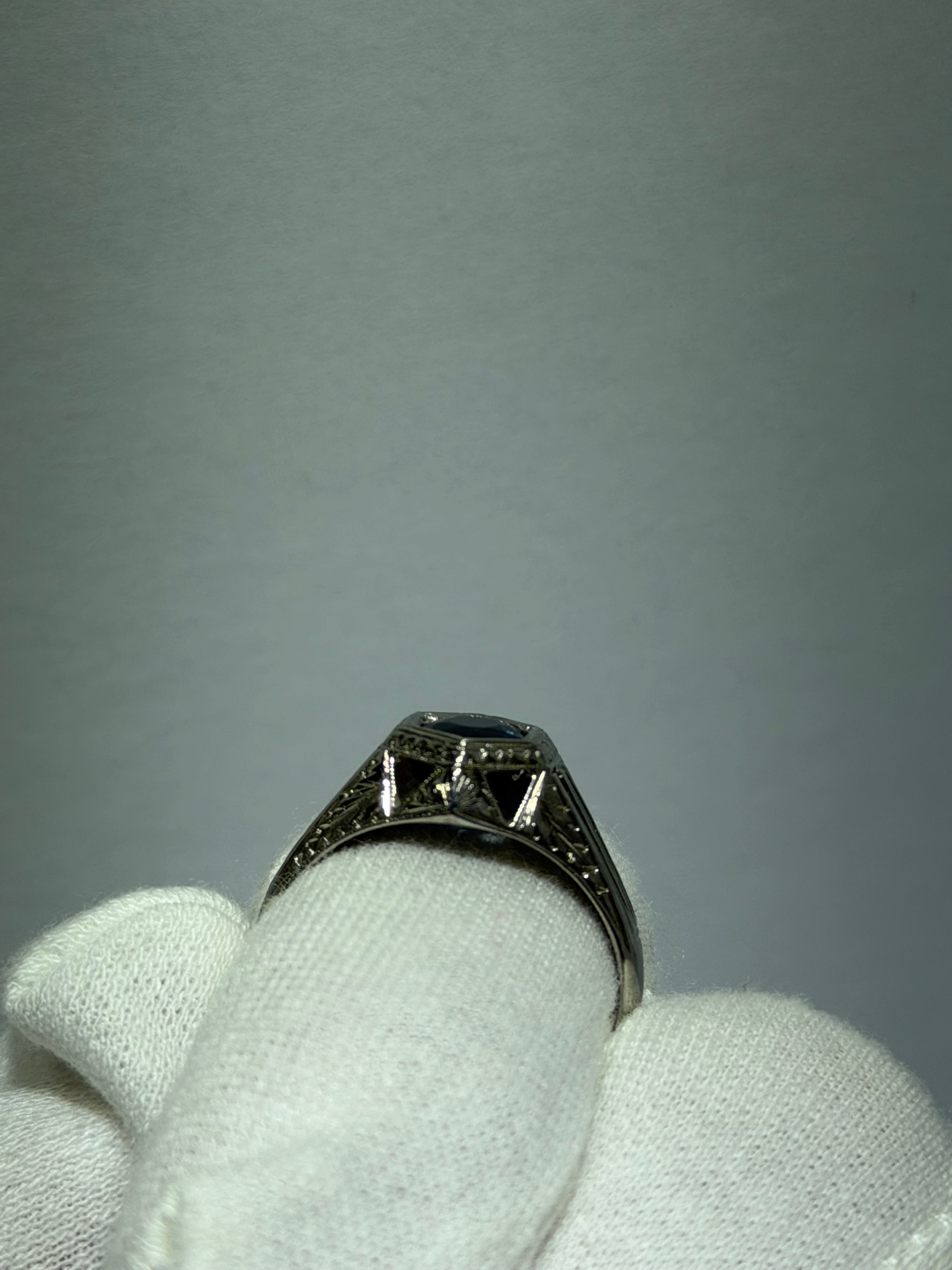 Antique 14K White Gold Edwardian-Art Deco Transitional Ring with 0.91ct Untreated Natural Sapphire, circa 1915–1923