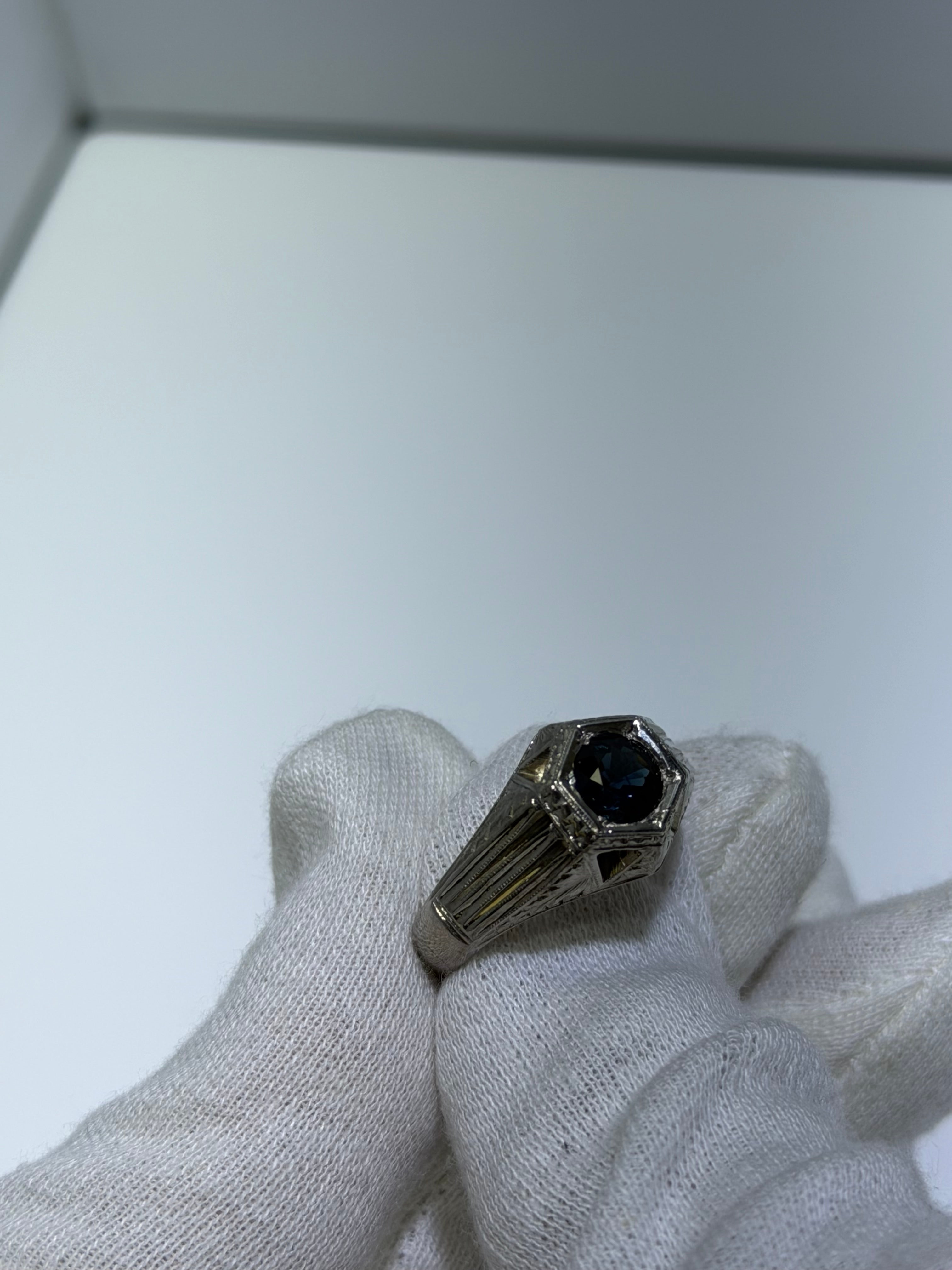 Antique 14K White Gold Edwardian-Art Deco Transitional Ring with 0.91ct Untreated Natural Sapphire, circa 1915–1923