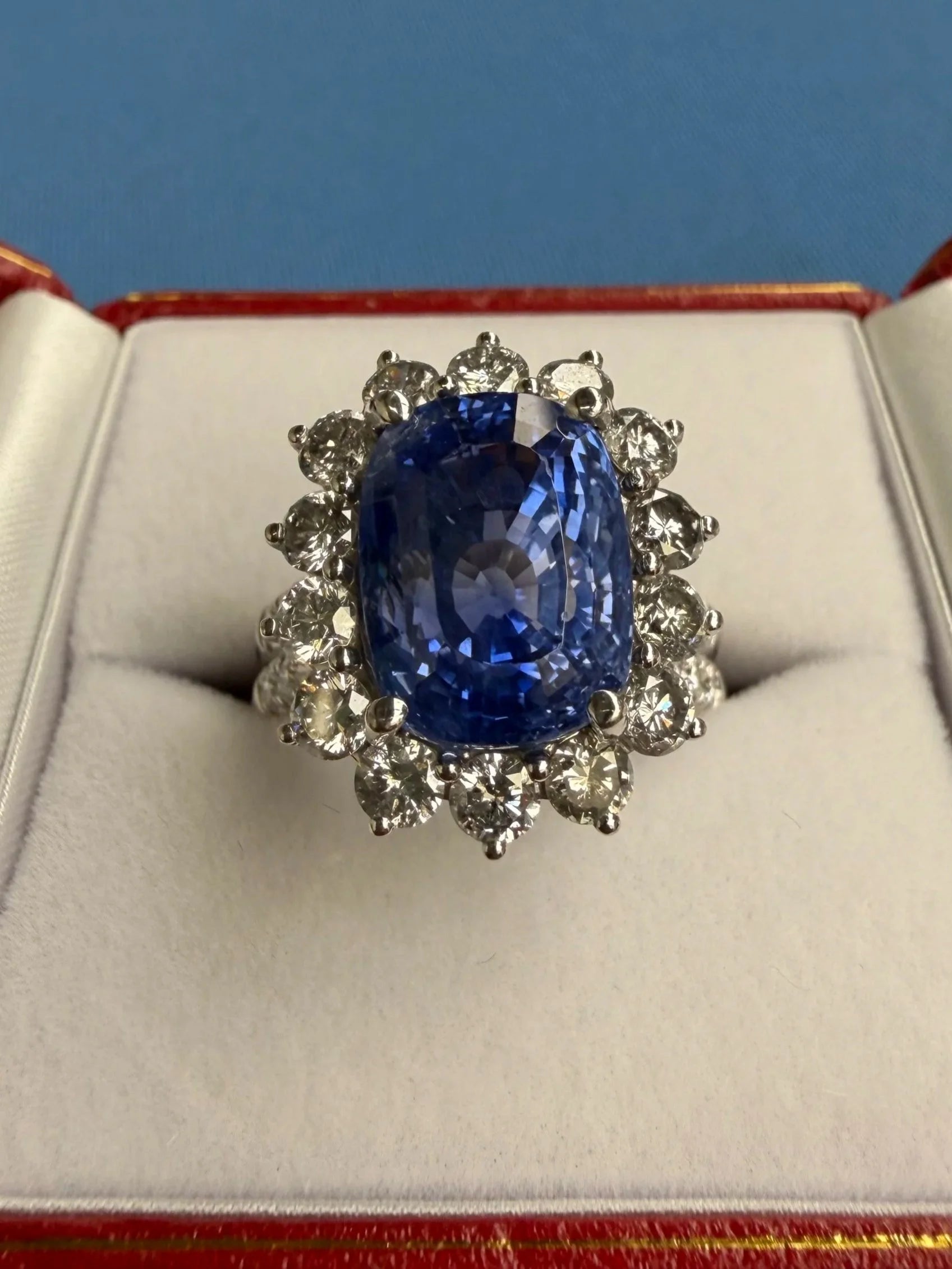 18k White Gold 11.88 ct Natural Ceylon Sapphire and Diamond Ring