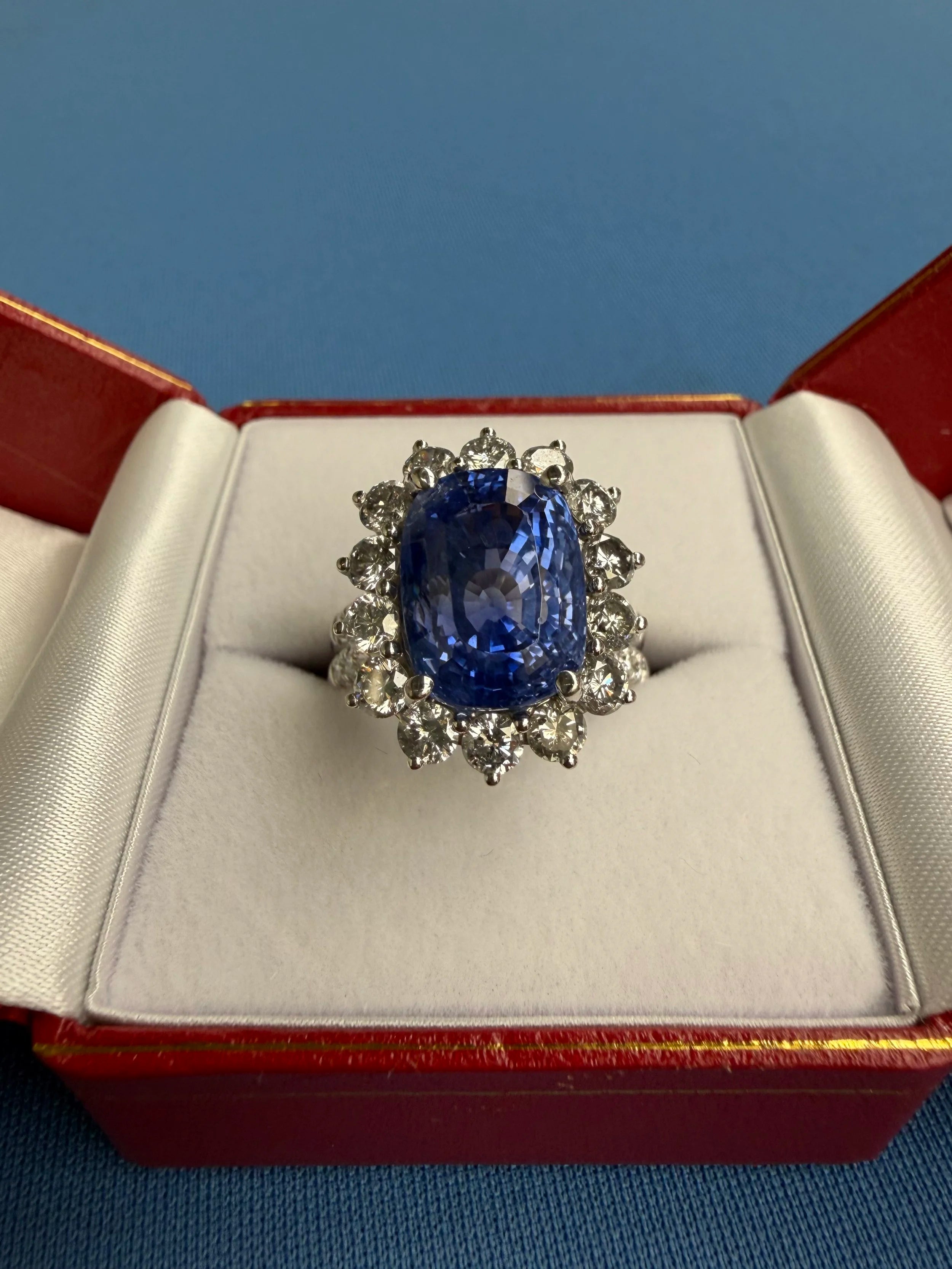 18k White Gold 11.88 ct Natural Ceylon Sapphire and Diamond Ring