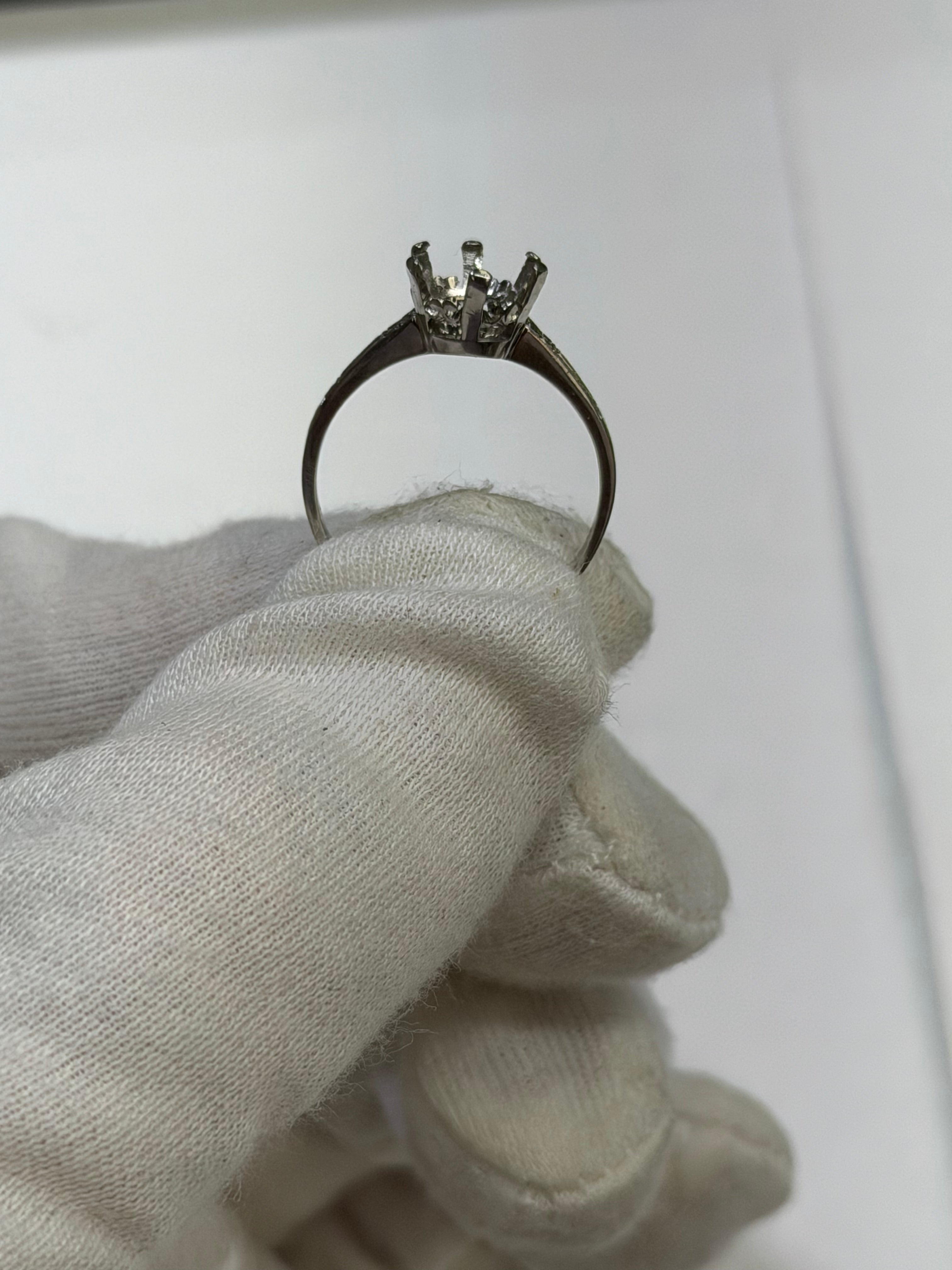 Vintage 1920s-1930s Art Deco Platinum Engagement Ring