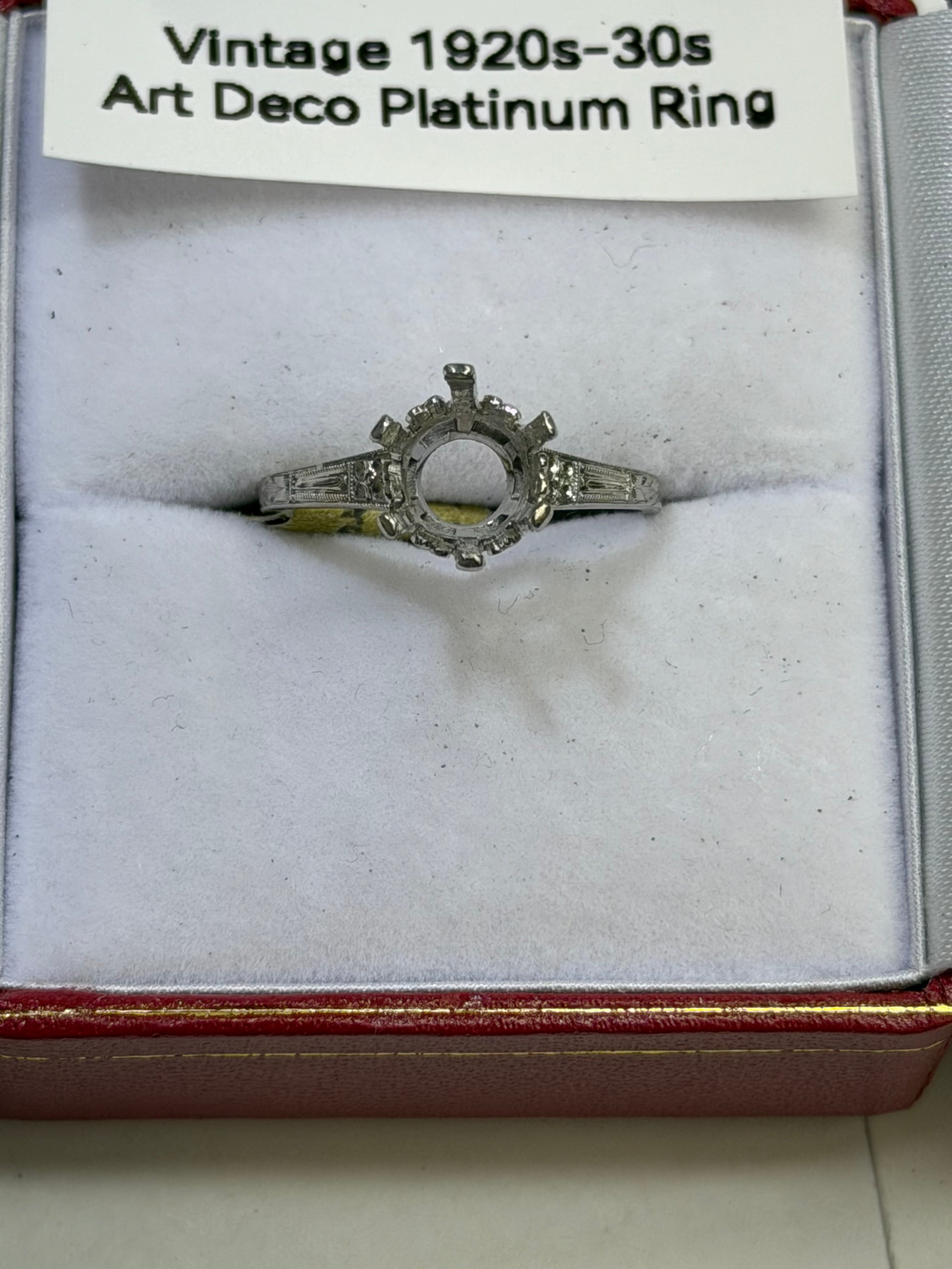 Vintage 1920s-1930s Art Deco Platinum Engagement Ring