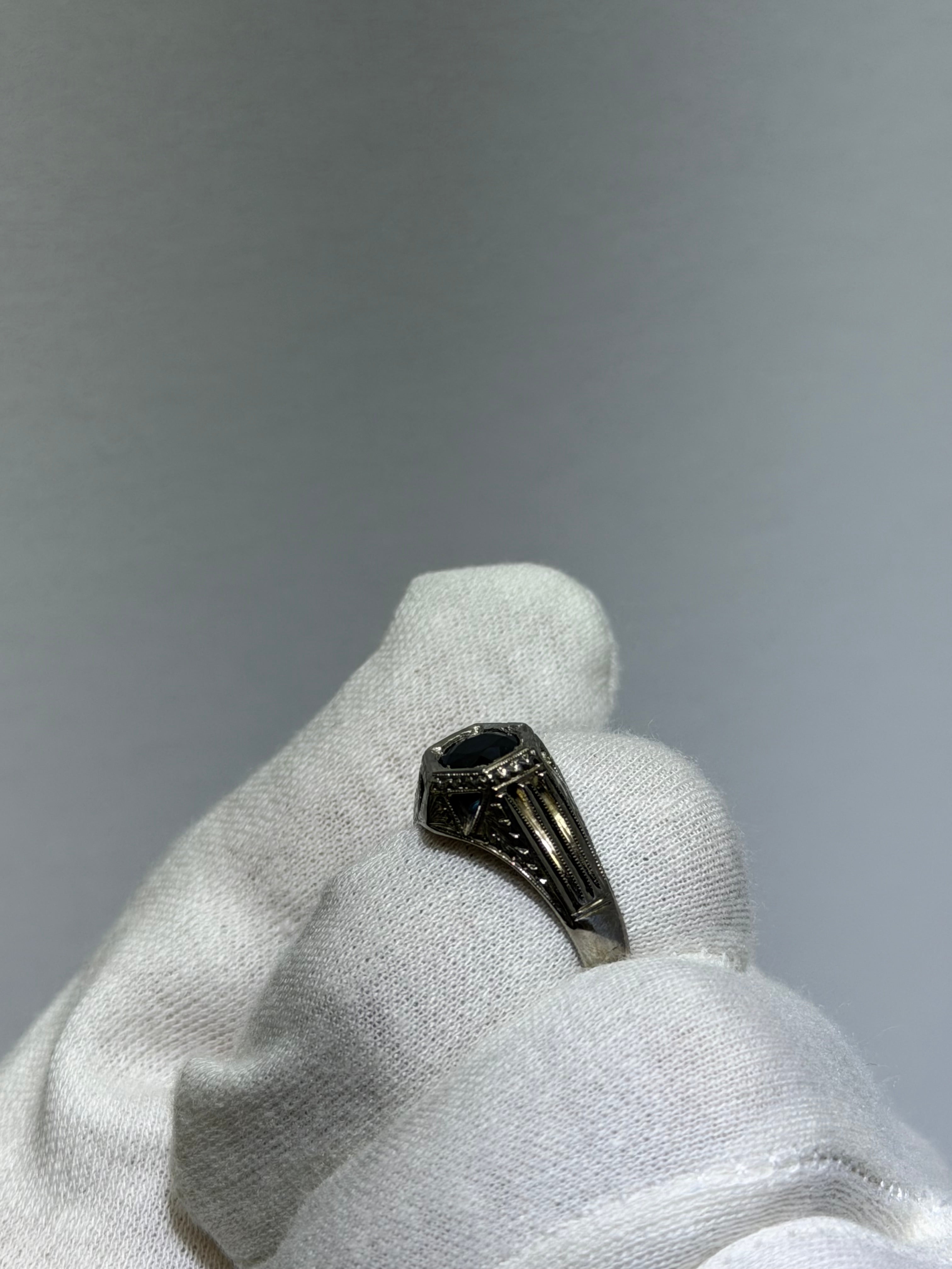 Antique 14K White Gold Edwardian-Art Deco Transitional Ring with 0.91ct Untreated Natural Sapphire, circa 1915–1923